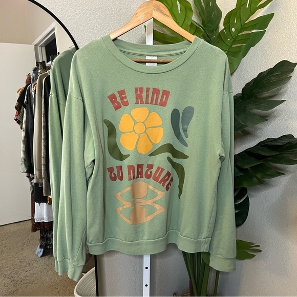 🌿🌼 Desert Dreamer Sage Green “Be Kind to Nature” Pullover L | Graphic Sweatshirt - Picture 1 of 4